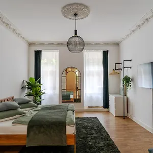 Stylische Altbauwohnung Zentral In Kreuzberger Kiezlage Berlin