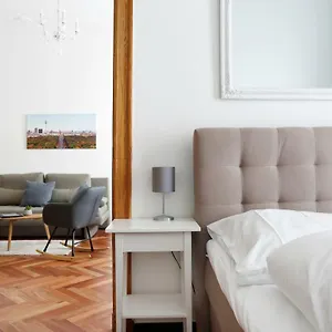 Katz By Rockchair L Superhost Status L 3 Bedrooms Boxspringbeds 2 Bathrooms In Center - Cozy Family & Business Flair Welcomes You! Berlin