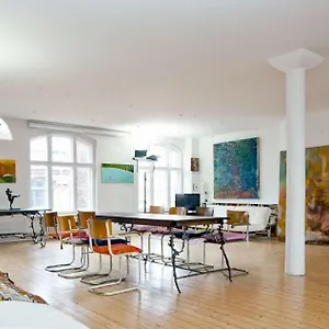 Künstlerloft Im Herzen Von Kreuzberg Apartment