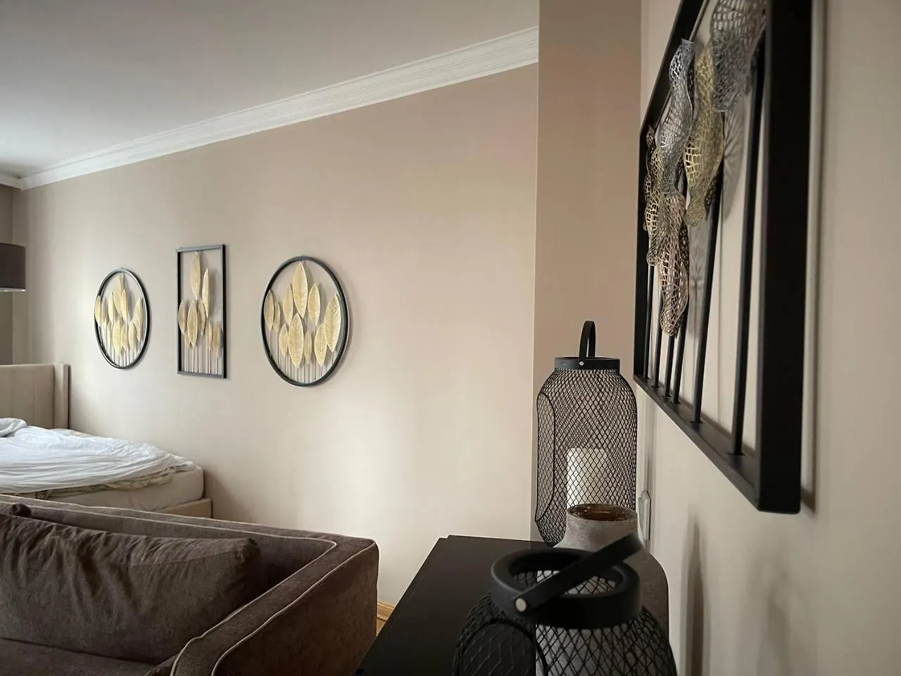 Warm And Stylish Kilian Schmid Apartments In Berlin For A Comfortable Stay